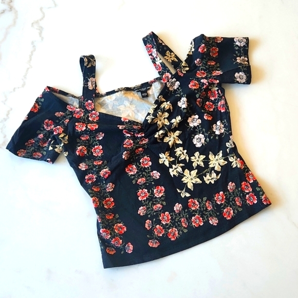 Guess Tops - Guess Floral Top, Size S